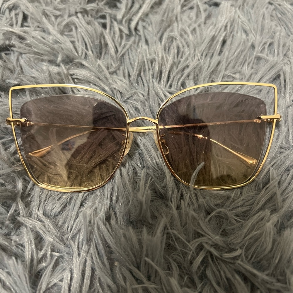 Cat shape sunglasses brand Front
